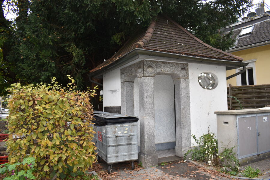 Öffentliche Toilette im Quartier Abläsch in Glarus